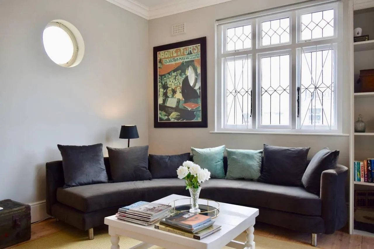 Characterful And Stylish 3 Bedroom Home In Green Point Cape Town Holiday home