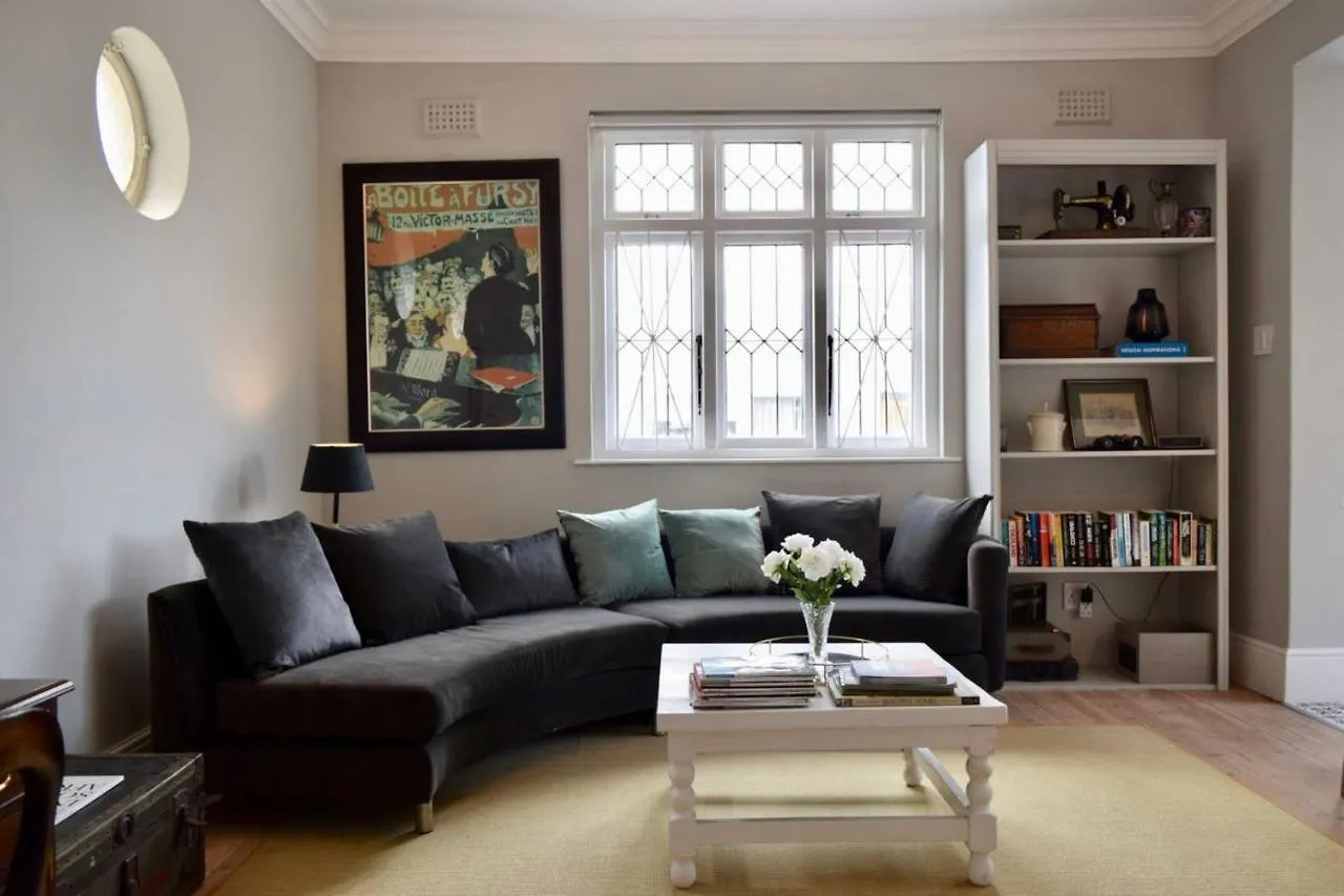 Characterful And Stylish 3 Bedroom Home In Green Point location