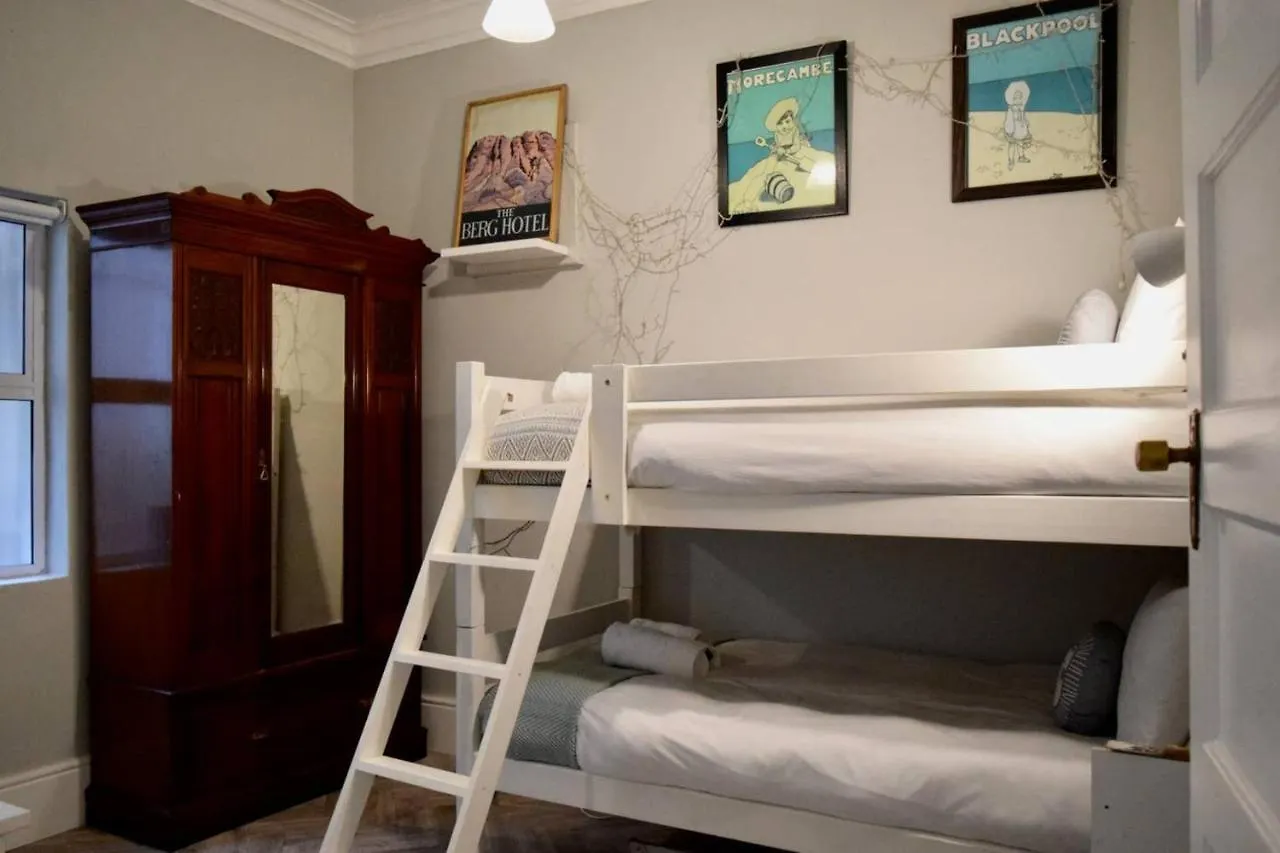 Characterful And Stylish 3 Bedroom Home In Green Point Cape Town