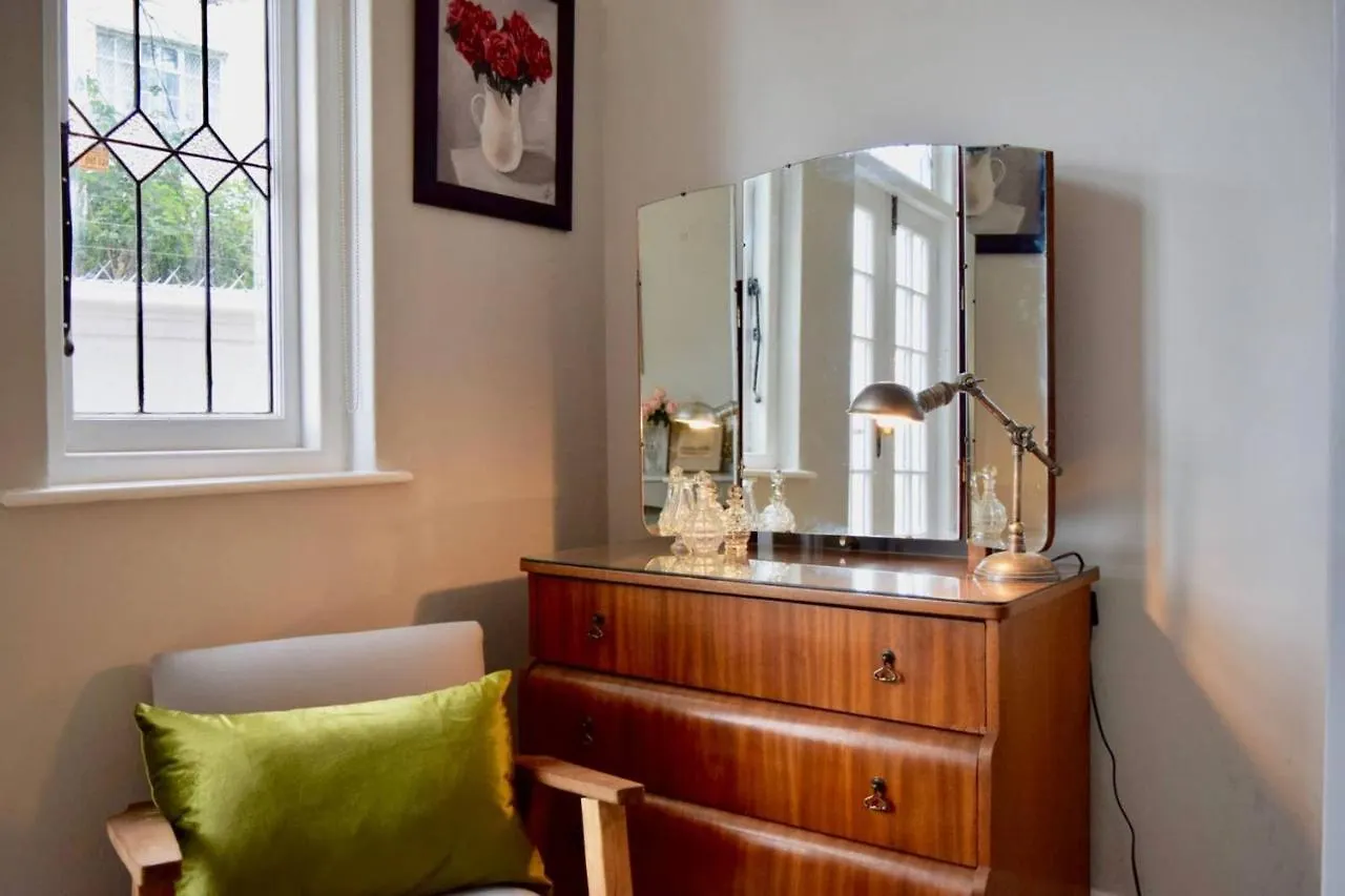 Holiday home Characterful And Stylish 3 Bedroom Home In Green Point Cape Town